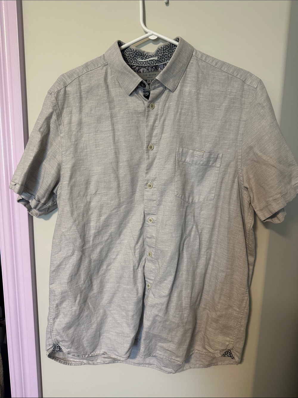 Ted Baker Light Gray Short-Sleeve Button Down Shirt size 6